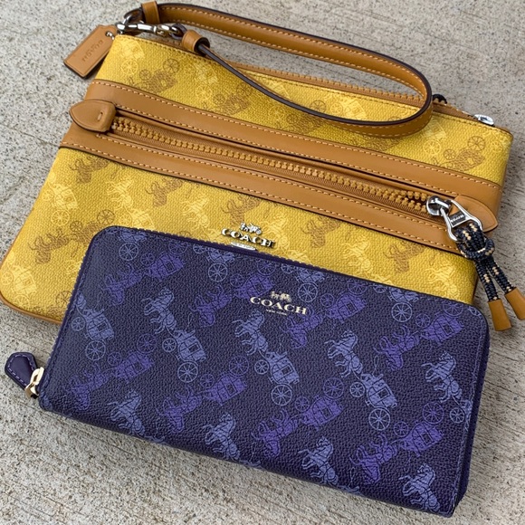 🔥SALE🔥Authentic Coach signature leather large zip pouch - Picture 5 of 6